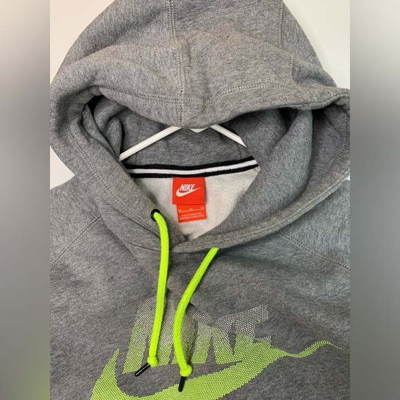 Men’s WARM Nike Sweater - Picture 2 of 2